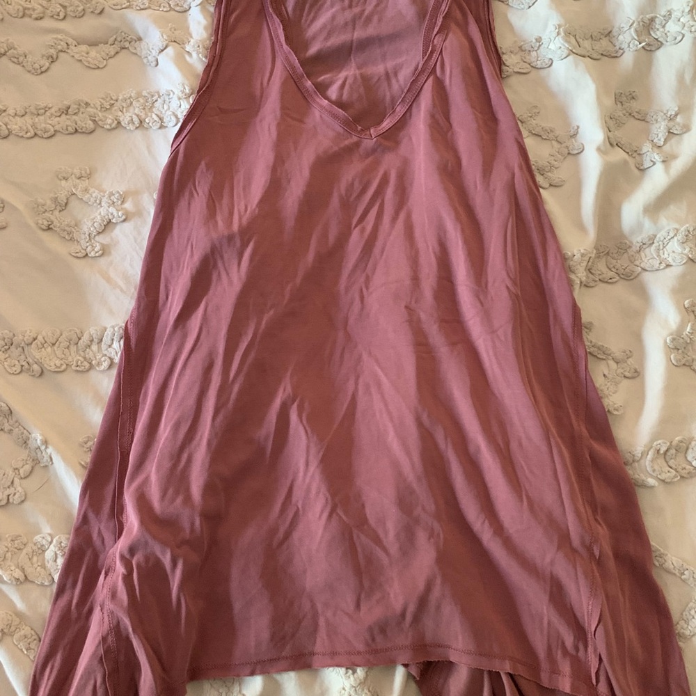 Tresics Mauve Sleeveless V-Neck Top